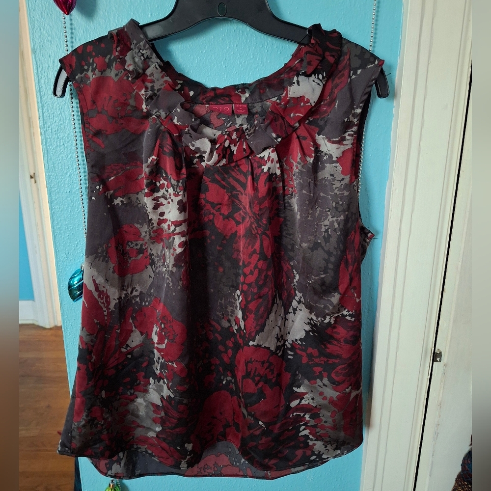 212 Collection Women's XL Ruffled Neck Top 97% Poly 3% Spandex Excellent